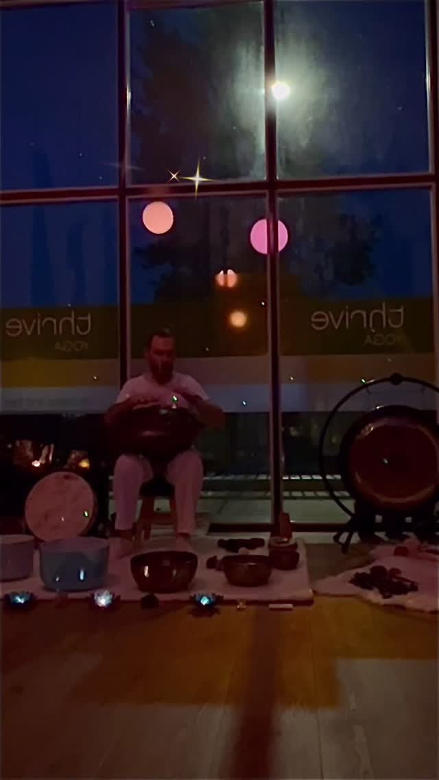 How often do you really check in with yourself?
We are following our monkey mind all day long going from one thought to the other
The moment you let go of this and turn inwards is the moment you truly feel yourself
You see things differently and start making actual decisions based on what is most important for you
And there are so much more benefits from meditation
Join me on one of my sessions and save this post for later!
Video taken at @thrive_yoga_amsterdam
#monkeymind #handpan #metime #meditateeveryday