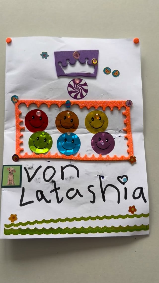 Worte aus einem Kinderherz berühren die Seele ✨
Danke an Ensar Demirci – ein Lehrer mit Herz und Seele 💕
#Kinderherz #DeutschLernen #MitHerzUndSeele #Lehrerliebe #Dankbar #Herzenslehrer #LernenMachtSpaß