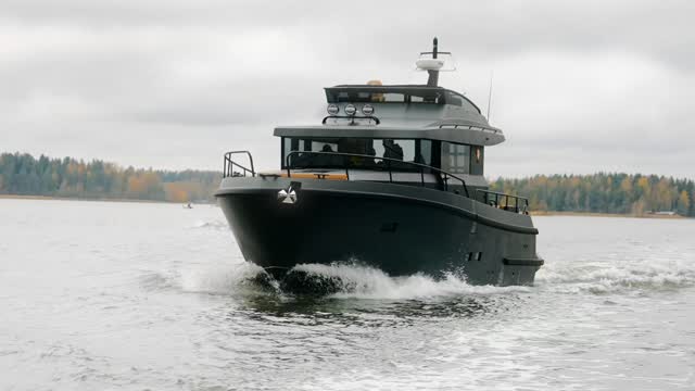 Brizo Yachts BY50FLY Classic
#brizoyachts #brizo #aluminiumboat #aluminumyacht #fastyacht #volvopenta #mercurymarine #garmin #luxurytoys #luxuryyachts #monaco #cannes #mediterranlifestyle #bigtoys #bigboystoys #mercurymarine #gentlemanschoice #gentlemansride #madeinfinland #v12600 #esthec #speedster #raymarine #volvopenta #explorer #cruiser