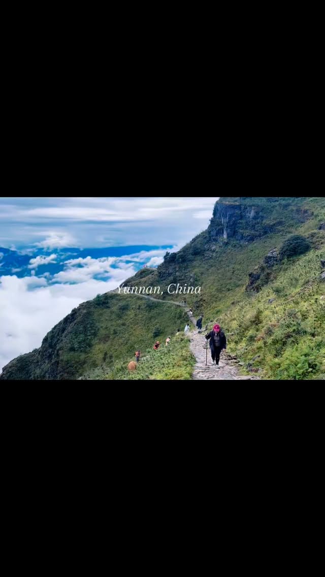 Hike into the clouds with me in Yunnan.
#yunnantravel #kikiholidays #china #yunnan