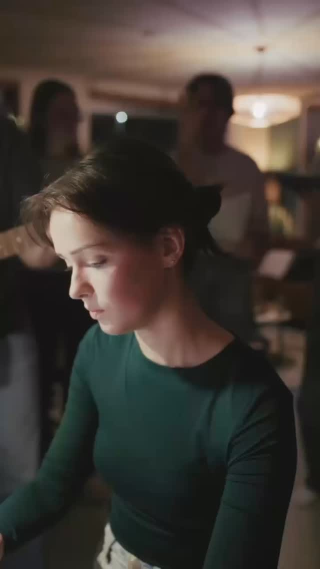 🎤 Van de week hebben we weer lekker geoefend met het koor. Wij worden er superblij van! Kom je op 8 november ook kijken? Voor tickets: #linkinbio