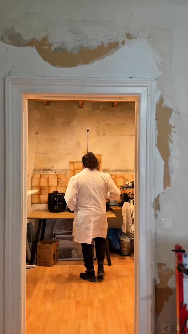 🔧 One of the last garage startups, and proud of it.
No sleek labs. No designer offices. Just an old Altbau in Vienna that’s seen better days, and a team pushing the limits of deeptech innovation from within it.
Every test we run, every setup we tweak, brings us one step closer to an optimized product. Precision doesn’t require perfection in our surroundings, it requires purpose in our process.
Behind the peeling walls and limited budgets, there’s something much more valuable:
✅ The right people
✅ A mindset of persistence
✅ And just enough equipment to keep moving forward
This is what building from the ground up really looks like. It’s not always pretty, but it’s real, and it’s working.
🎥 Take a look behind the scenes at how we're turning constraint into creativity with Dr.techn. Alireza Jafarinia 👌
#DeepTech #StartupLife #BehindTheScenes #InnovationInProgress #ViennaStartups #PurposeDriven #Bootstrapping #GarageStartup