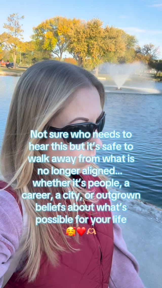 Not sure who needs to hear this but it’s safe to walk away from what’s no longer aligned… whether it’s people, a career, your hometown, or outgrown beliefs about what’s possible for your life 🥰❤️🫶🏼
#womensupportingwomen #womenentrepreneurs #naturewalk #growthmindset #followyourheart #bizcoachforwomen #gooutsideandplay