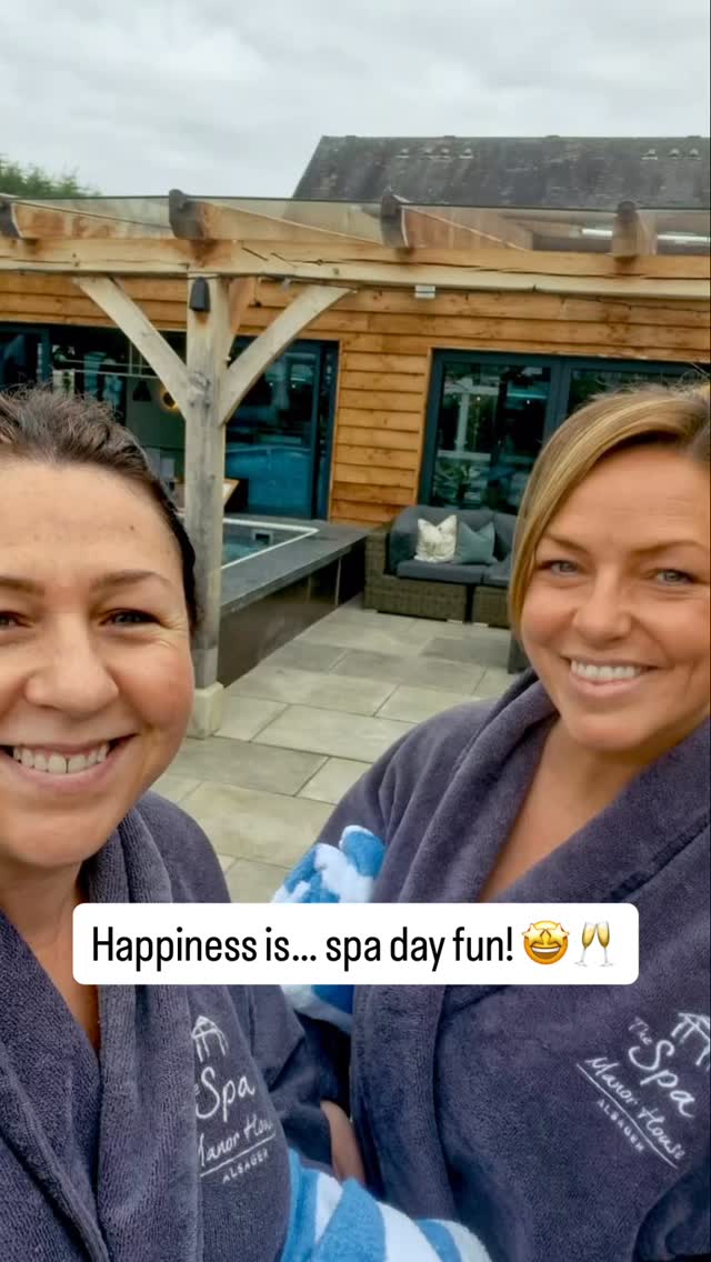 Can’t beat girly spa break fun and relaxation! 😁🥂 For me and @rjwhittle81 here it was a bit of a last min belated joint birthday celebration this weekend, but hey, who needs an excuse?! 🤷♀️
We ran our first Travel Queen mini UK spa break earlier this summer and everyone loved that too…
Do you think I should run another one?
Let me know in the comments below, and I’ll see what I can do! 😁👇
#spabreak #solofemaletravel #grouptravel #womanpower #friendshipgoals #travelqueen #selflove #selfcare #sofetravel #shetravels
