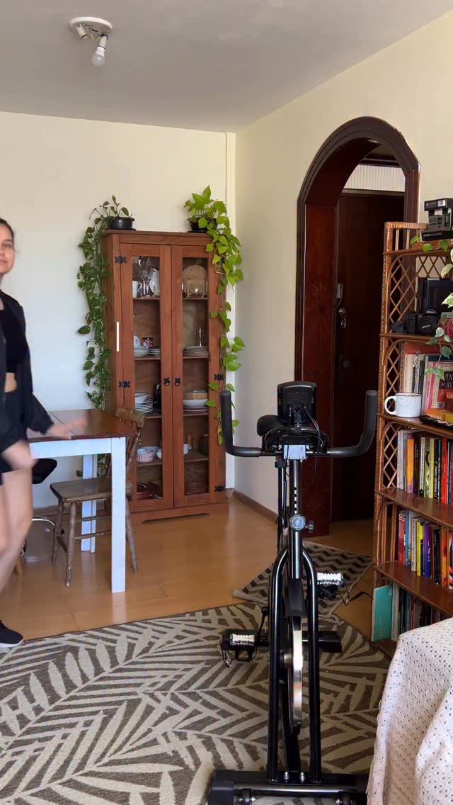 Dia 13/30! Comenta “não vai virar cabide” pra me incentivar. Postando aos poucos porque tivemos problemas técnicos 😪
Esse é o Desafio 30 Dias de Bike Ergométrica que eu criei pra me desafiar e compartilhar por aqui.
Se quiser o link da minha bike está na minha bio, ou pode pedir nos comentários que eu te passo.
#bikeergometrica #bicicletaergométrica #bicicletaergometricaemcasa #treinoemcasa
#emagrecercomsaúde