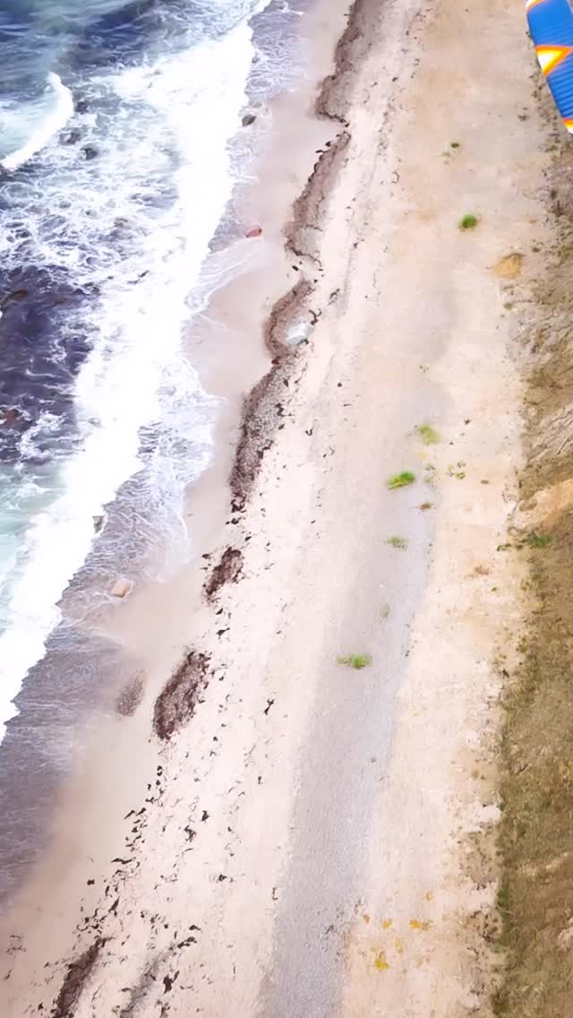 Testing the Raptor crossover parakite from @vrilwings 🔥
A newcomer that tries to bridge the gap between mountain paragliding and coastal parakiting.
We’re flying it on a beautiful undisclosed Danish coast that kind of looks like Germany, but is totally in Denmark.
Strap on — we’re bringing a few to South America to see how they behave in the mountains.
That’s going to be a bit more scary for us North German birds — we’re not that used to the Andes.
•
•
@crudokite
•
•
#crudokite #paragliding #paragliders #new #vrilwings #germany #deutschland #flying #drohne