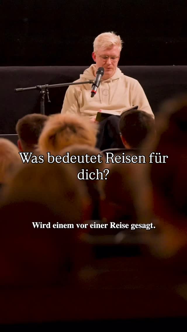 Wir haben uns verändert. Alle sagen das.
Und wir könnten wir auch nicht? Unzählige Erlebnisse, Eindrücke und Momente, die uns geformt und geprägt haben.
Und unsere „Reise“ geht jeden Tag weiter. Jedes Gespräch, mit so vielen unterschiedlichen Menschen hinterlassen ihre Spuren. Wir sind heute anders, also noch vor ein paar Jahren, aber dennoch weit weg davon fertig zu sein. Wir haben noch so viel vor!
Was hast du von deiner letzten Reise mitgenommen? Schreib deine Erlebnisse hier in die Kommentare und lasst sie uns gemeinsam mit alledem was wir erlebt haben füllen.