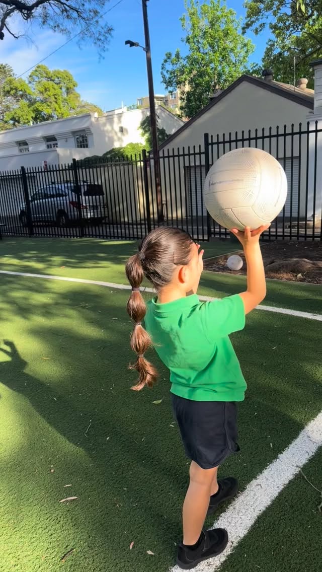 🏐 Start young, grow strong! 🌟
At NetSetGO, 5–6 year olds learn the core skills — balance, coordination, teamwork & confidence — that build a strong foundation for sport and life. 💪💜
Because big dreams start with little steps. 🌱
#NetSetGO
#StrongFoundations
#ActiveKids #ConfidenceThroughSport #FutureNetballStars
#netball
#netballtraining