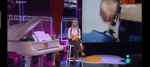 ☺️ Molt contentes de compartir amb vosaltres el reportatge que @rtvecatalunya @rtve @la2_tve ha fet del nostre projecte, #Sinergic
🎶 Fa anys que apropem la música allà on no arriba i que la compartim amb qui més la necessita. Hi posem molt d'esforç, molta energia i molta il·lusió. No ha estat gens fàcil però seguim convençuts de la capacitat individual i col·lectiva que tenim per fer del món un lloc més amable i més empàtic. Potser per això ens dediquem a la cultura i confiem en la seva capacitat transformadora!
🤍 Gràcies @paulagrandemusic per formar part d'aquest projecte, també gràcies a @felices.daniel @hablademienpresente @jordisavall i a tots els artistes que ens heu acompanyat i acompanyeu en aquest projecte :)
I gràcies @justiciacat per donar-nos suport i @marionusky @martisancliment i @vilassarenc per estar al capdavant d'aquesta iniciativa!