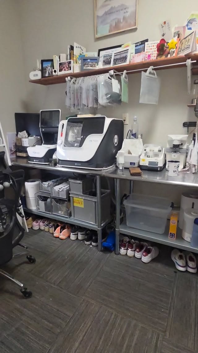 When the lens lab caught fire 🔥 (not our lab, where we get the lenses) and you stress clean your office because the glasses aren't getting out next day 😑
At least the office is clean....for the first time in 5 years...
#newbergfamilyeyecare #travelingeyedoc #newbergeyes #sherwoodeyes