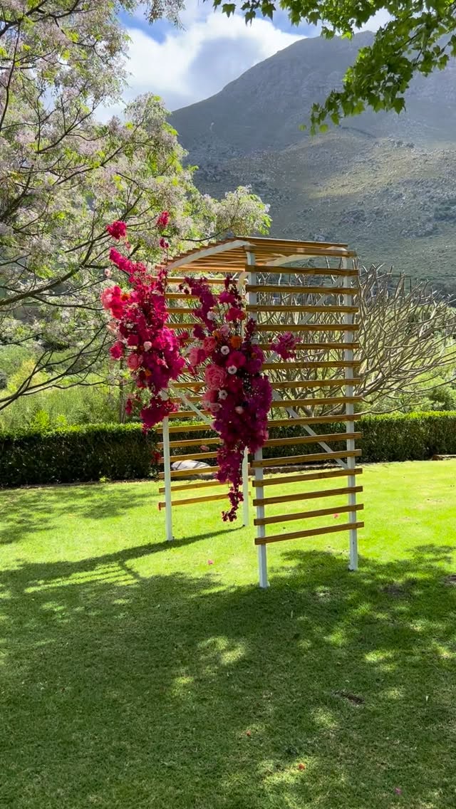 Gorgeous pops of pink against a natural backdrop of mountains #oliverock #outdoorwedding #gardenwedding #fairylights #destinationwedding #mountainwedding #bestweddingfood #riverwedding
@olive_rock_venue
@kweekstudio
@saweddings
@tulbagh
@pinkbooksa_
@asapstaffingcpt