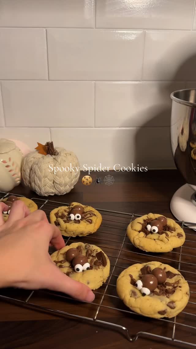 We’re getting spooky this week with these spider cookies 🕷️
These are the only spiders I’ll allow in my house, just because they’re so cute!
If you’d like to bake themselves yourself this spooky season you’ll need:
150g Unsalted Butter
100g Caster Sugar
150g Soft Brown Sugar
1 Egg
1 Tsp Vanilla Extract
200g of Milk Chocolate Chips
150g Plain Flour
180g Self Raising Flour
Edible eyes (I used @mycakedecor )
50g Melted Milk Chocolate
Bake for 10-12 minutes on 160c
#bakingtiktok #halloweenbaking #spidercookies #halloweenrecipe #autumnrecipes #baking #recipe #spookybaking #halloweencookies