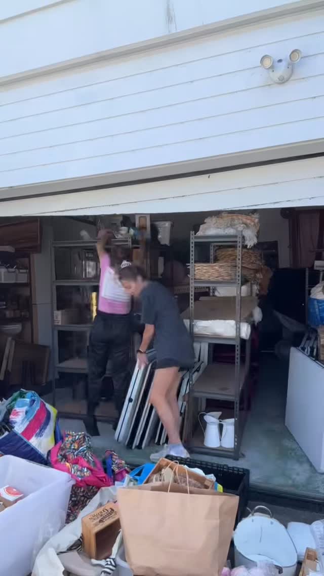 It’s all about Decluttering 🧚♂️✨
@milk.and.honey.picnics
@milkandhoney.grazing
#newspaces #declutteryourspace #declutteringmylife #declutteringservices #wecandoit💪🏻 #newinstareel #storagespace #storageidea