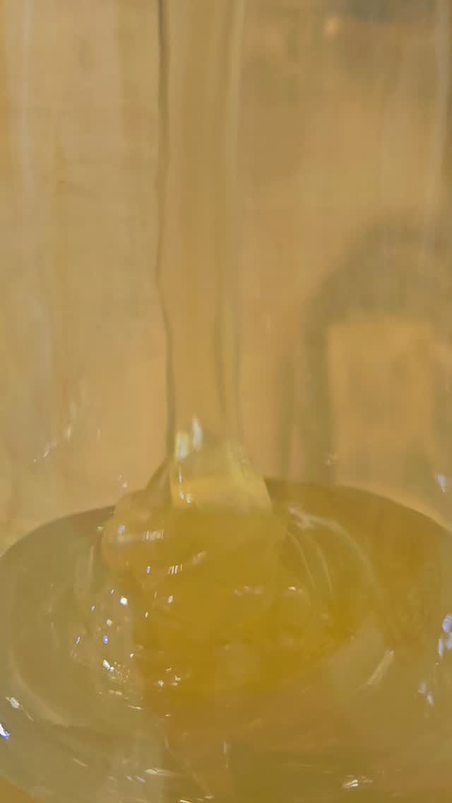 Filling jars is so calming - a quiet moment to slow down, think of the bees, and the end of another beekeeping season.
#localhoney #ontariohoney #bees🐝 #honeybees #honeyflow #fallharvest