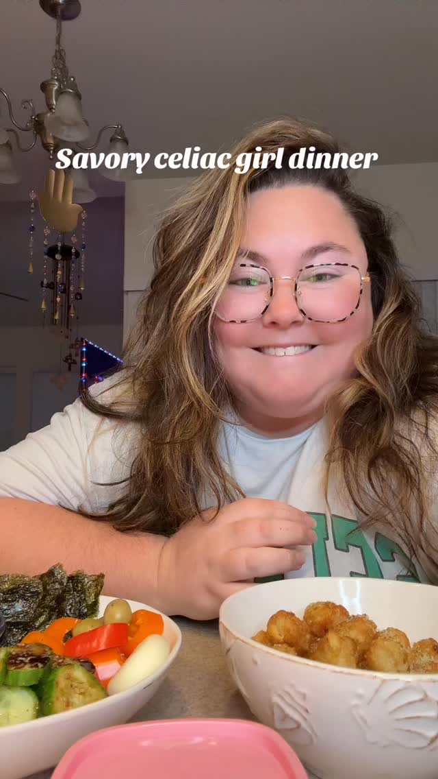 Eeekkk! Iโm finally doing it! For the longest time I really wanted to post food that I eat on the Internet lol and I know that seems so silly because so many people do it, but honestly, everybody has an opinion when itโs a fat girl eating on the Internet! If the word fat bothers you, I wanna remind you that thatโs your work to do. As a girly with multiple chronic illnesses when I eat, my focus is on protein and eating a diverse colorful amount of food this way Iโm getting in my fiber and vitamins, minerals nutrients that I absolutely need to help with chronic inflammation ๐๐
Do you want to see more of this type of content? Is this helpful?
#eoe #celiacdisease #chronicillnessawareness #cirs