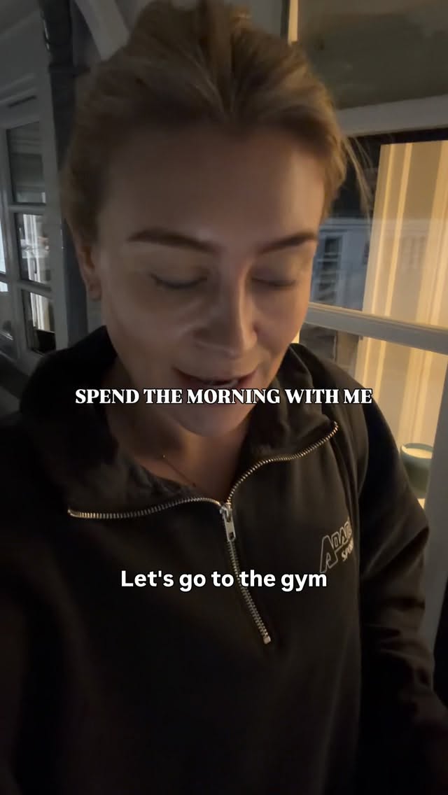 Busy morning today but I wouldn’t have it any other way 🥰
Definitely an early morning exerciser, I got out of the habit with it for a while as It didn’t work for me when sleep deprived! But now I’m back in the flow and love that bit of me time to start the day!
I love seeing all these aesthetic mornings on Instagram but my reality is running around like a headless chicken, trying to dress myself and a toddler and doing the nursery run whilst trying to fit in work and errands and a workout 😅 please tell me you feel this way too?!!
#personaltrainer #onlinepersonaltrainer