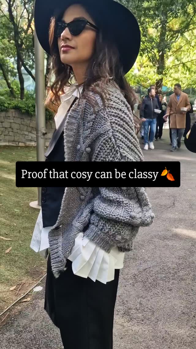 The perfect balance of cosy and couture 🍂
#FallOutfitInspo
#FallStyle
#OOTDInspo
#ChicStyle
#FallFashion
#EffortlessStyle
#EverydayChic
#StyleInspo
#MinimalChic
#modernelegance
#styleover40
#style_with_tia