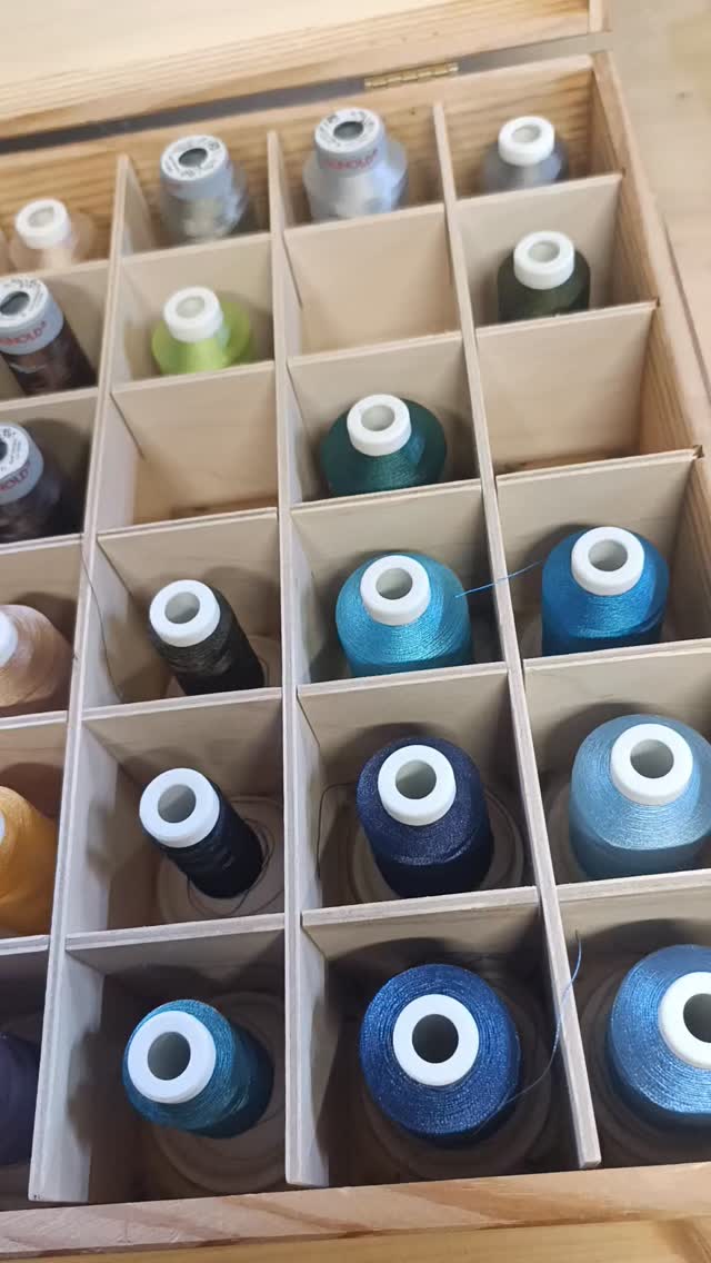 Il apparut du fin fond des profondeurs.... 🐙
Un petit réassort de tapis de dés avec sa pochette à dès inclus arrive bientôt à @terredejeuxsallanches