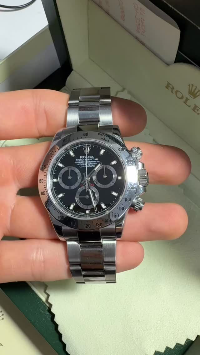 Lucidatura completa per questo Rolex Daytona 116520!
Un servizio professionale fa la differenza. Guarda il prima e dopo! 😍
Contattaci per acquistare il tuo prossimo Rolex!
Visita il nostro sito web, link in bio.
Ti aspettiamo in negozio, solo da Gioielleria Corna!
#rolex #lucidaturaRolex #orologi #restauroOrologi