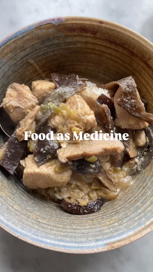 Food is one of the primary healing modalities in my postpartum care practice, but I also use food to support my own health.
Earlier this year, I struggled with reoccurring colds. I booked a consultation with my teacher and care provider @gentle_traditions for support. With Naomi’s guidance, I was able to radically improve my immune response just with ginger, garlic, shiitake, reishi, manuka honey and colostrum. I also made some lifestyle changes to improve sleep quality, which I can post about later.
I’m so grateful for the relationship I have developed with food thanks to my professional path and thanks to Naomi.