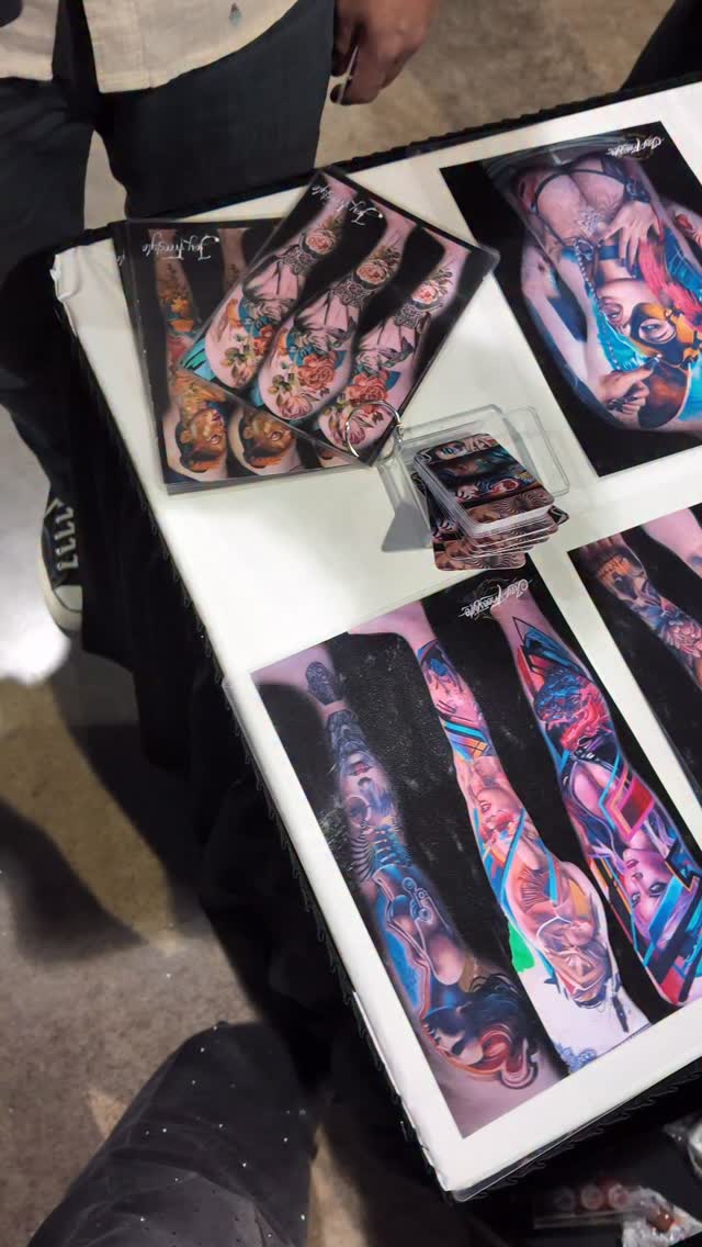 Day 1 at the Calgary tattoo convention @albertatattooshows starting a 3 day collab with @maxpokras come check it out this weekend🙌🙌