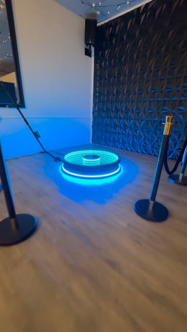 Step into infinity with our 360 photo booth! Record awesome and fun videos and boomerangs! This will be a huge hit at your event! Book now!
#360photobooth
#wedding #quinceañera #birthday #quince #corporateevents #goldeneventstx