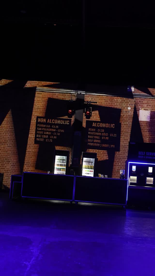 Last chance TONIGHT!šØ
After an unforgettable launch, Echoes from the Dance Floor returns for its final shows at 18:30 & 20:00 at TESTBED.
Experience two bold new dance works performed by final year BA students from the Northern School of Contemporary Dance. Last nightās energy was electric - so drop in tonight and feel it for yourself! š„
#lightnightleeds @lightnightleeds #TESTBED #LeedsEvents