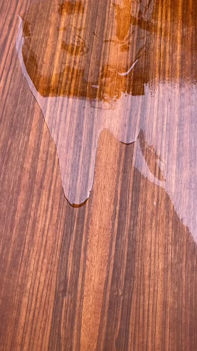 Himmlischer Finish aus Leinöl bei diesem zauberhaften #midcenturyvintage #esstisch in rhomboider Form (mittig 84, aussen 72cm) der sich elegant auf ganze 220 cm ausziehen lässt