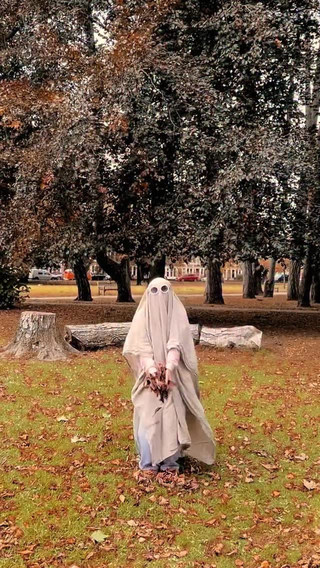 Have you made halloween plans yet for half term? 🕸️
On Tuesday 28th October, we will be opening up shop after dark to celebrate spooky season in style at the family halloween event of the year 👻
Dust off your broomstick, gather your friends and family and join us from 17:00-19:00 at Let Them See Cake for an evening of special tricks, treats, games & prizes 🎃
No need to book, just turn up 😊
#letthemseecake #halloween2025 #halloweenevent #autumnhalfterm #halftermhalloween