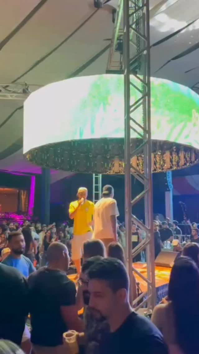 🎶 Palco iluminado, energia lá em cima e tecnologia de ponta!
No evento de hoje, a Avancini Eventos marcou presença com um palco central 360°, cercado por um painel de LED curvo que criou um efeito visual incrível em volta dos artistas. 🔥
Cada detalhe foi pensado para entregar qualidade, inovação e uma experiência única — do som à iluminação, tudo preparado com muito cuidado para que o show acontecesse em grande estilo.
💡 Painéis de LED curvos, estrutura, som e iluminação — tudo em um só lugar.
Porque quando o evento é especial, a tecnologia tem que estar à altura.
🎤 Avancini Eventos — inovação e qualidade em locação audiovisual.
#AvanciniEventos #PainelLED #PainelCurvo #Eventos #Palco360 #ShowAoVivo #Pagode #EventosCorporativos #EventosSociais #Tecnologia #Inovação #Audiovisual #SomELuz #PainelDeLED #EstruturaDePalco #LocaçãoAudiovisual #producaodeeventos