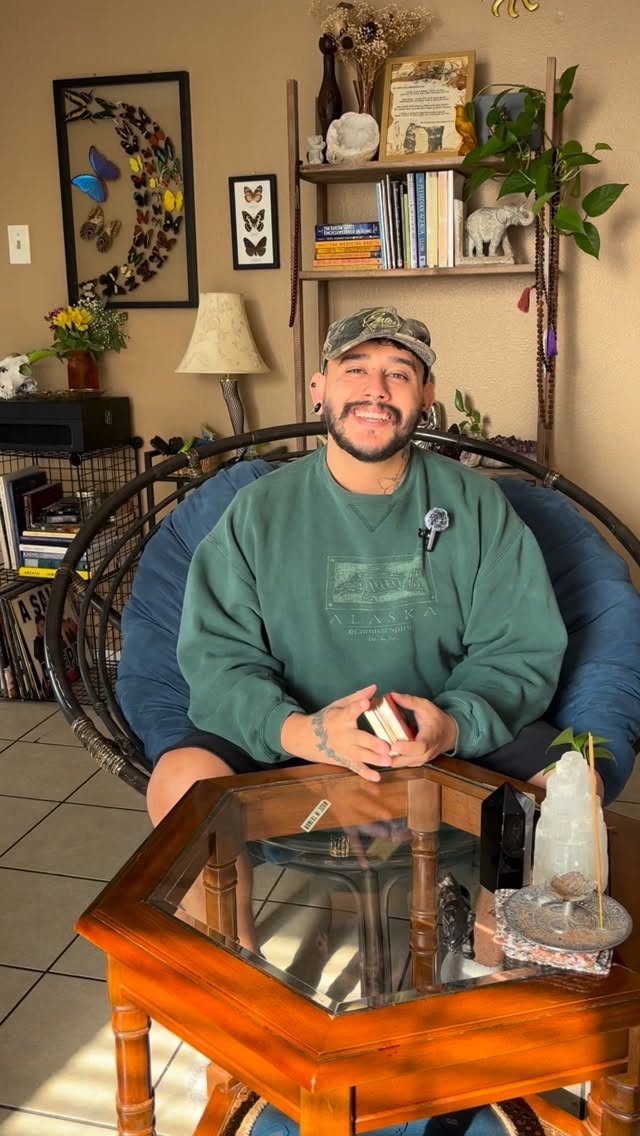 Happy Tuesday friends!
The energy this week could feel rather intense as the tower breaks down some of the stagnant and outdated energies. This reminds us that change is inevitable and to fight it goes against our true nature. Shackled up with the Star and Knight of Swords, we must be aware of the healing we’ve done and how it has fostered a new perspective. All that hard work you’ve been putting in will be tested to show how dedicated you are to your growth and healing. Don’t let you mind be your biggest adversary, you can overcome your limiting beliefs.
If the weekly check in resonates, drop a comment below! If you’re wanting to dive deeper you can always book a reading or healing session on our website (LINK IN BIO).
Thank y’all for the support, we deeply appreciate y’all!
w/ luv
Sol & Root Wellness ☀️🌳