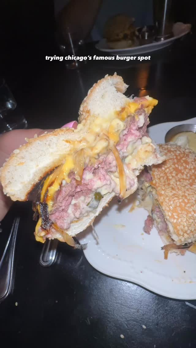 The Loyalist OG Cheeseburger = one of Chicago’s best. 🍔 Juicy, flavorful, and worth the hype. And don’t leave without trying the profiteroles for dessert!! 🤭
#chicagofood #chicago #chicagofoodie #chicagorestaurants #burger #chicagoburger #chicagoeats