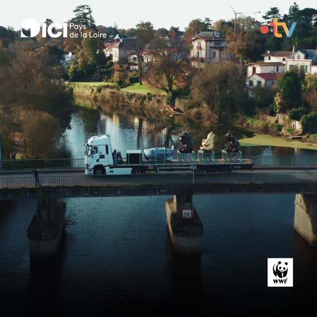 France Télévisions, O·H·N·K et Michel BASSOMPIERRE vous invitent à découvrir en avant-première le film « BASSOMPIERRE, l’Esprit Animal » de @fabienne.rio.scenariste ,le jeudi 6 novembre 2025 à 20h30 au Ciné Pôle Sud à Basse-Goulaine (44).
Lors de cette soirée organisée en partenariat avec le @wwffrance ,Michel BASSOMPIERRE réalisera une œuvre en direct. La projection sera suivie d’une conversation sur le thème « Sculpter le vivant » entre Fabienne RIO réalisatrice et Philippe GUILLET directeur du Muséum d’histoire naturelle de Nantes.
Un documentaire filmé par @tnamerla et produit par @thierrybohnke (OHNK) avec la participation de France Télévisions - Ici Pays de la Loire, les soutiens du CNC, de la Région des Pays de la Loire, de la PROCIREP et de l’ANGOA.
Prochainement sur @france.tv et France 3.
Inscription obligatoire via le lien : https://tinyurl.com/522e4sd3
#film #michelbassompierre #nouveautés