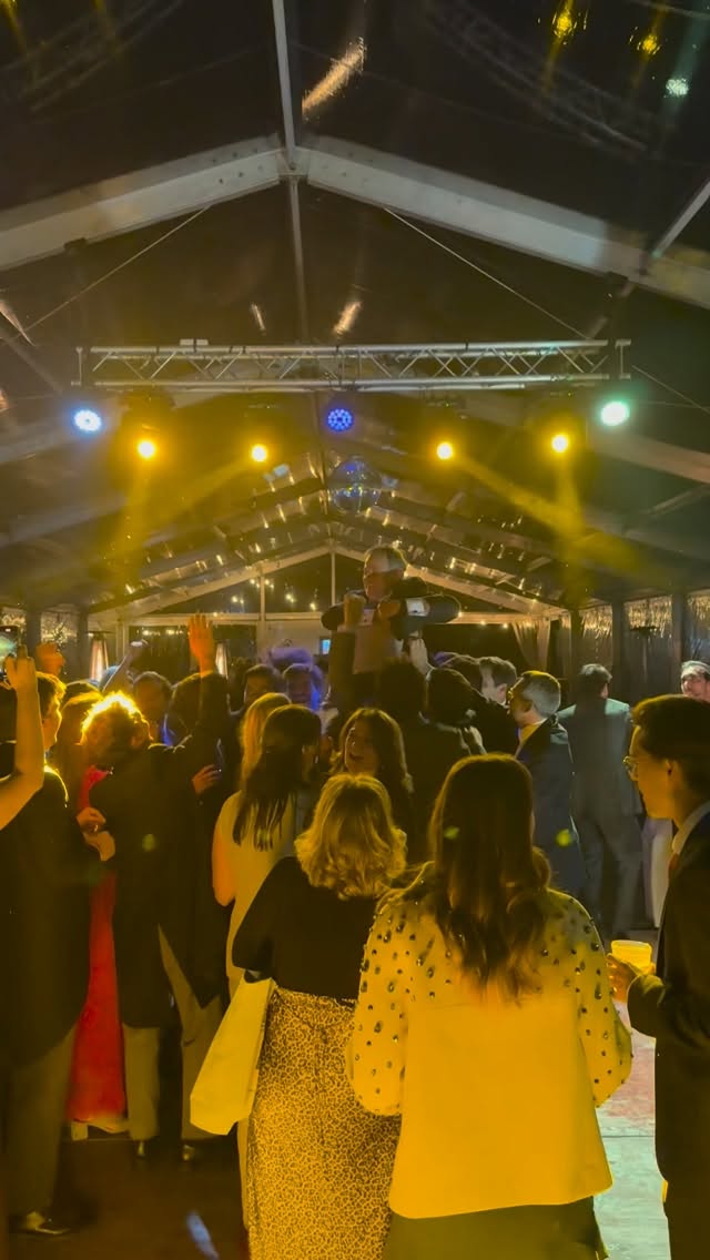 “The sun glasses man”, the definitive party guy 😎🎉🪩🕺
What an amazing wedding from M&J, we’re getting closer to the end of season, but the party’s still 🔥🔥 #weddingdj #eventdj #destinationwedding #diogoferreiradj #destinationweddingdj #dancefloor #weddingvenue #pioneerdj #weddingsinportugal #weddingdjs #discoball #party #partytime #partypeoples #edm #avicii #housemusiclovers #housemusicallnightlong #housemusicdj