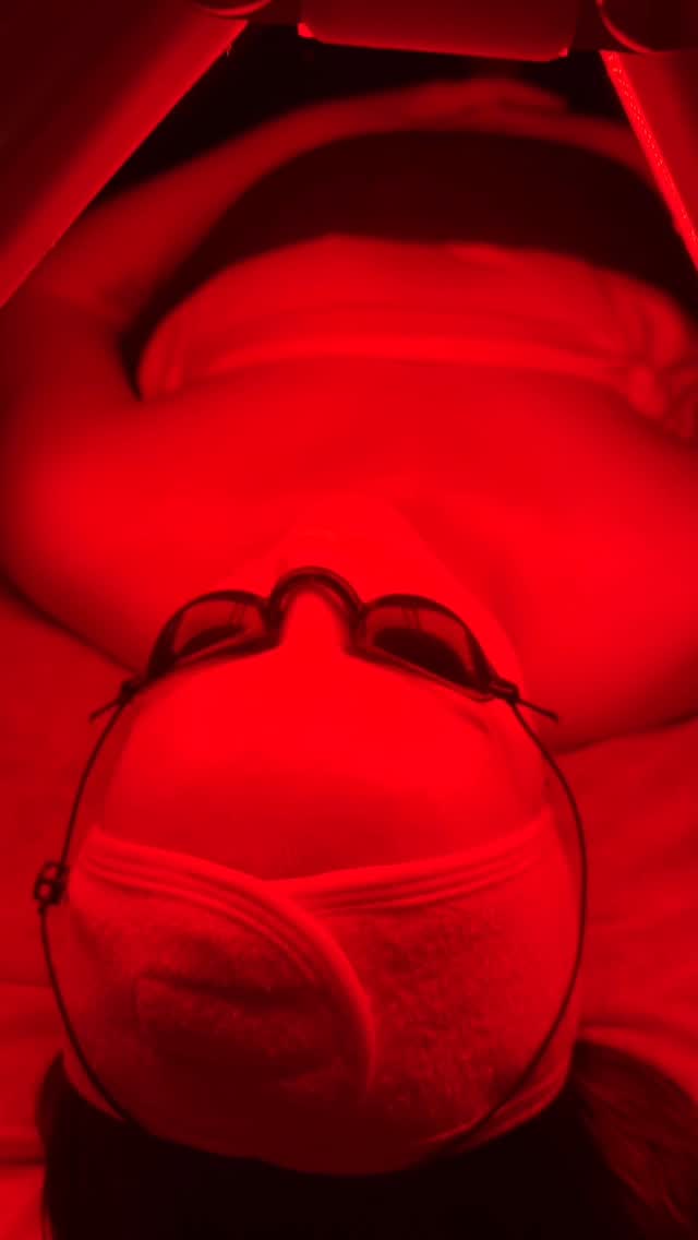 ❤️Basking in red-light bliss 🌙✨
LED Light Therapy supports skin repair, boosts collagen, reduces redness and inflammation, and leaves you with that soft, luminous Luna-glow.
Even Zero approves. 🐶
Glowing, healthy, calm skin is just one facial away.
Book an LED facial and feel the difference 🦋
#hawthornebeautysalon #redlighttherapy #led #glowingskin #fyp #skincare #brisbanebeautysalon #facialtreatment #antiwrinkle