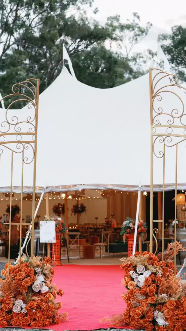 This wedding was truly one-of-a-kind! Love the unique style and authentic flavour created by @jestaentertainment
#authenticsperrytentevents #tentwedding #weddingrentals #outdoorwedding #weddinginspiration #weddingvenue #weddingstyle #weddingreception #weddingceremony #weddinglove #bridetobe #weddinggoals #weddingvibes #tentedwedding #weddinginspo