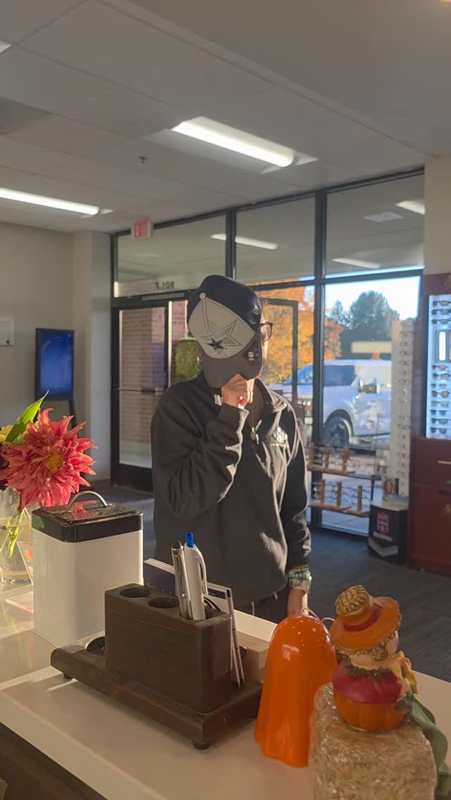 How it feels when you pick out a frame you dont love...
....almost as bad as when your commanders lose to the cowboys and you are forced to post a cowboys hat 🙄
#newbergfamilyeyecare #newbergeyes #travelingeyedoc #sherwoodeyes #emotional