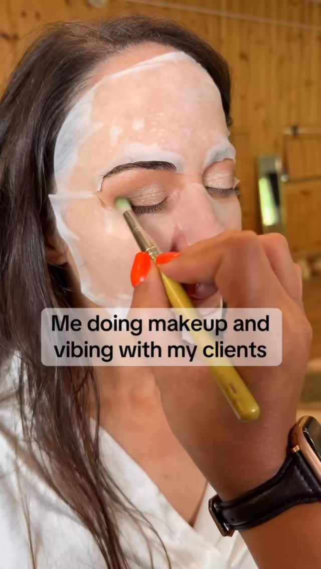 Happy hump day! It gets a little cray behind the scenes 🤣😜😅
#makeupartist #alltheadminwork #doingallthethings
#smallbusinessowner #lifeofamakeupartist
#makeitmakesense #sendhelpandsnacks #crystalbellbeauty #travelingmakeupartist #onlocationbeauty #destinationmakeupartist
Sound: Salt_and_Home