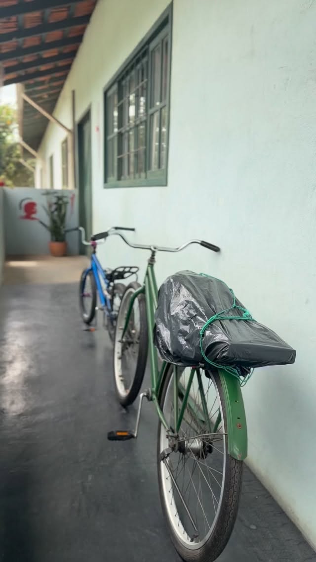 Hoje estivemos com o Kamishibai na @amorabi_itinga e talvez esse vídeo conte um pouco desse encontro… que alegria!
🧡
#teatrodori #teatro #kamishibaibrasil #kamishibai #hanasakajiisan #kamishibaï #contaçãodehistórias #arte #sc #amorabi #itinga