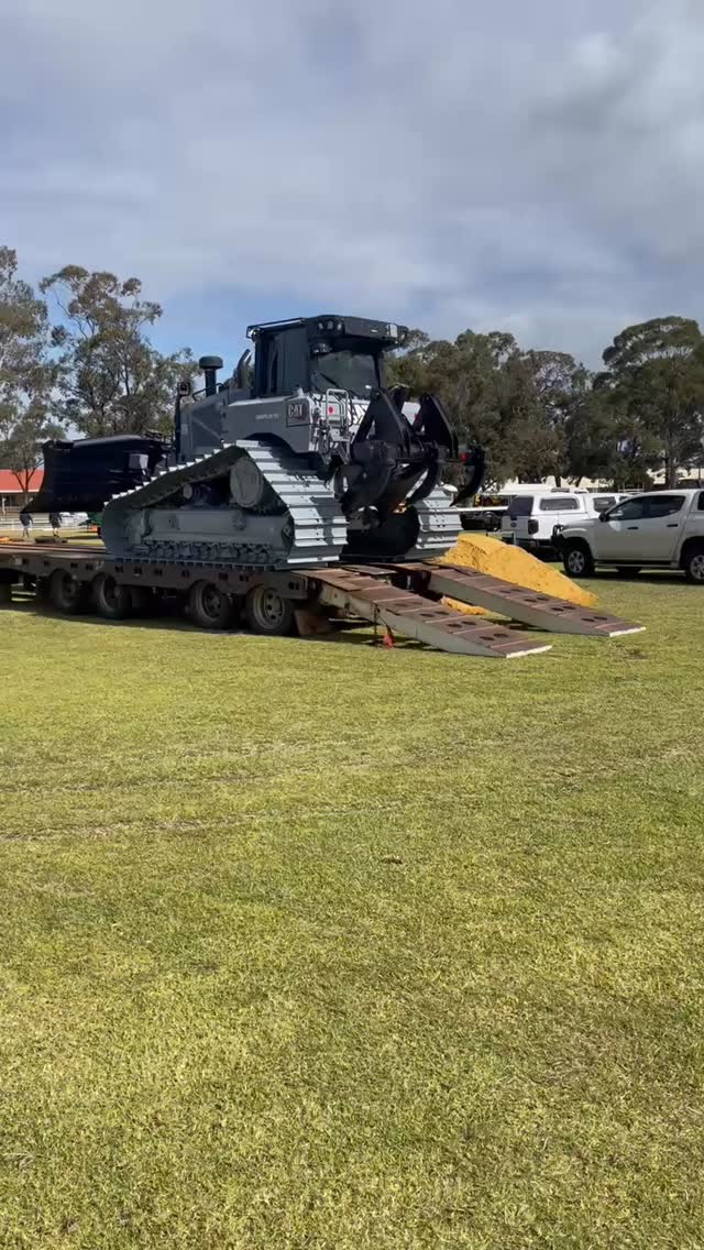 Caterpillar D6 Dozer centenial machine bumping in at the 2025 Brunswick Show Thanks to @westracaus