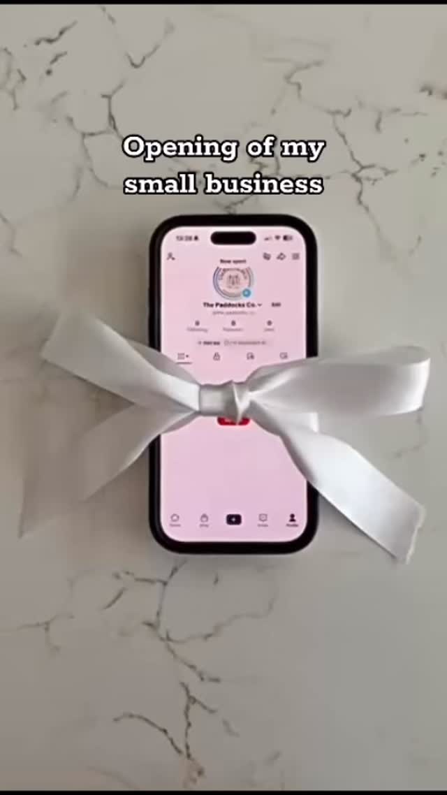 Opening of my small business š¤ | The Paddocks Co
When I left a toxic job, my finance told me to āfind a hobbyā while I figured out what to do next⦠so I did.
I started with Jesmonite. Then I started pouring candles into my Jesmonite⦠and it just grew from there.
And now that hobby has become The Paddocks Co.
Thank you for every kind word, follow, and bit of encouragement along the way. It means more than you know.
Stock coming soon. Follow along for updates (Iāve got to build up the courage to share behind the scenes š¤)
#ThePaddocksCo #SmallBusiness #HandmadeWithLove #Jesmonite #Candles #SupportSmallBusinesses