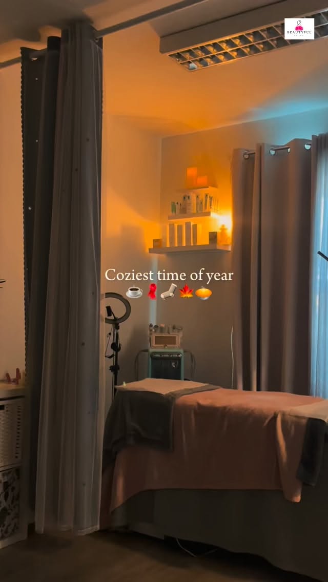 The days are getting colder, the evenings are getting darkerโฆ
What better way to spend your afternoons than in a cozy warm salon, getting a treatment๐ซถ
Pop into the bed and let your worries fade away ๐