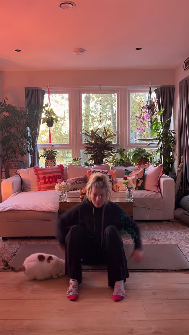 You can’t beat cuddles with Sakura on a sunny Friday morning - have a good one.
May you find Peace in your Joy and Joy in your Peace.
#innerpeace #yogacommunity #mindbodysoul