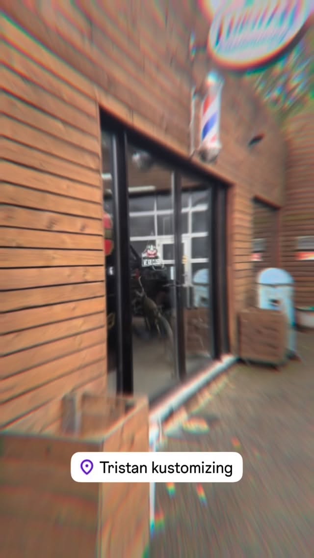 Step right up, gentlemen!
Pay a visit to @tristankustomizing & @highvoltagebarbershop — where fine craftsmanship meets classic style.
Stock up on your barber supplies, enjoy an ice-cold brew, and suit yourself in Nilwik Clothing. Don’t forget to pay a visit to the oldtimer garage— all under one roof!