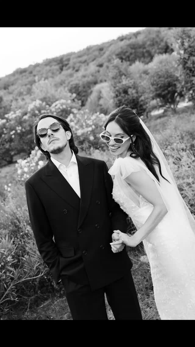 ✨ LA SAISON 2025 S’ACHÈVE AU DOMAINE DE VALBONNE ✨
Une année vibrante, remplie d’amour, de rires et d’émotions sous le ciel de Provence 💛
Merci à tous les mariés et prestataires qui ont fait battre le cœur du Domaine cette saison 🙏
—
Une saison intense, vibrante, remplie d’émotions et d’amour 💛
Merci du fond du cœur à tous les mariés qui nous ont fait confiance cette année.
Vous avez fait vivre le Domaine de vos rires, de vos larmes de joie et de vos promesses échangées dans ce lieu unique.
Chaque mariage fut une histoire à part, tissée de moments sincères, de regards complices et de souvenirs partagés sous le ciel de Provence.
Un immense merci aussi à tous les prestataires, traiteurs, fleuristes, photographes, vidéastes, musiciens, DJ's, MUAH, wedding planners et équipes passionnées qui ont contribué à faire de chaque instant une parenthèse magique. Sans vous, le Domaine ne serait pas le même ❤️
Nous refermons cette saison le cœur rempli de gratitude et d’amour… et déjà impatients d’accueillir la prochaine !
Estelle & Julien
#domainedevalbonne #weddinginprovence #Provence #MariageEnProvence #ProvenceWedding #VieillesPierres #Oliviers #Lavandes #WeddingSeason #LoveAndGratitude #LuxuryWeddingVenue #ProvenceVibes
✨ SEASON 2025 COMES TO A CLOSE AT DOMAINE DE VALBONNE ✨
A year filled with love, laughter and unforgettable emotions under the Provençal sky 💛
Thank you to all the couples and talented vendors who brought the Domaine to life this season 🙏
We close this season with hearts full of gratitude and love… already looking forward to the next !