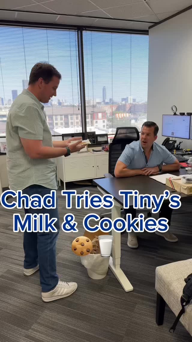 Trying Tiny’s Milk & Cookies for the first time🍪🥛 What’s your favorite cookie flavor?
#houstoneats #houstonfoodies #cookies #tinysmilkandcookies #houston #htx #office