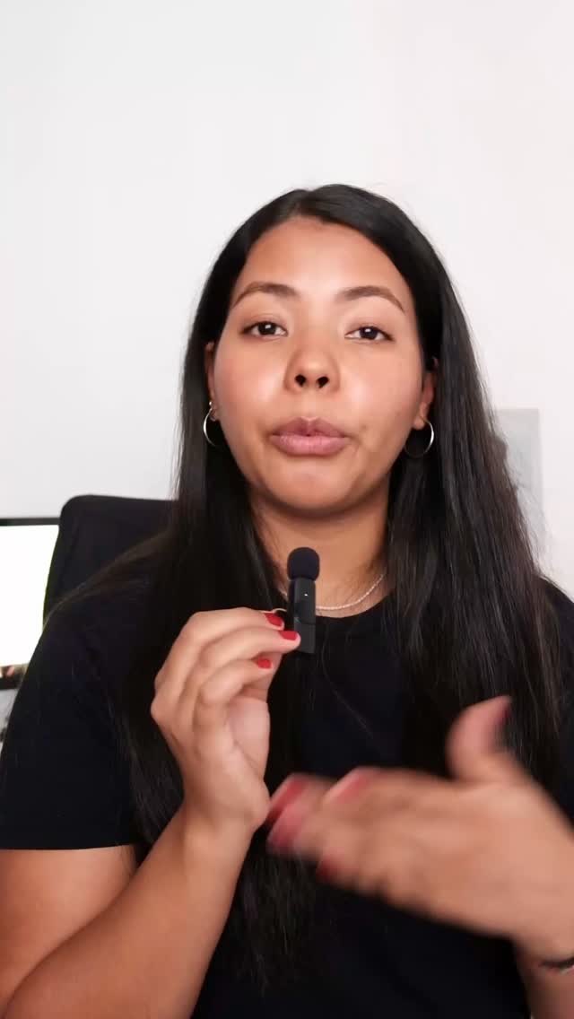 Improvisar no tiene lugar en un negocio. Y menos en una estrategia de contenido.
Porque cada pieza que haces sin dirección
es tiempo y energía invertidos en algo que no construye nada.
Una estrategia no se trata de publicar más, sino de publicar con sentido.
Cada post que tu negocio publique debería encajar en un rompecabezas que realmente acerque a tus resultados.
Y si no lo hace, estás solo llenando espacio.