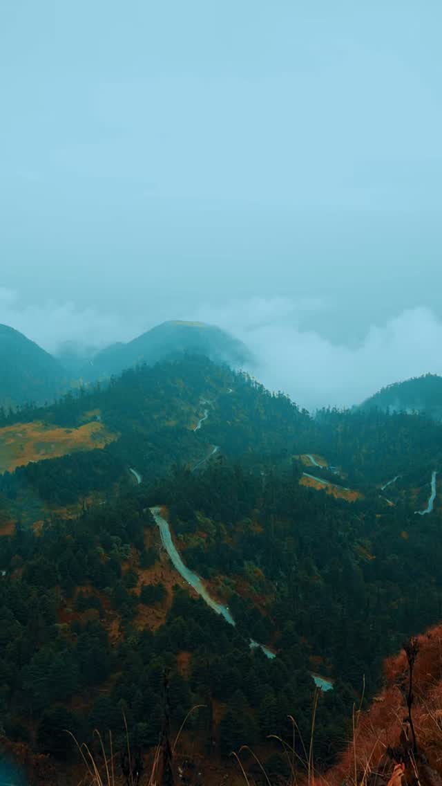 ❄️ Monduro Practice Day 2 ❄️
The mountains had other plans today — a blanket of snow turned the trails into a winter wonderland! 🌨️🔥
Despite the chill and slippery tracks, the riders pushed through with unstoppable energy and pure passion for the sport. 🏔️💪
From tire tracks in the snow to laughter echoing through the pines — this is what Monduro is all about: grit, adventure, and the spirit of the mountains. 🚴♂️❄️💚
@nac_cycling
@iprtawang
@zab.arvan @spokehubcycling #Monduro2025 #GoGreenRideClean #TawangTrails #SnowRide #AdventureAwaits #DownhillDreams #ArunachalRides