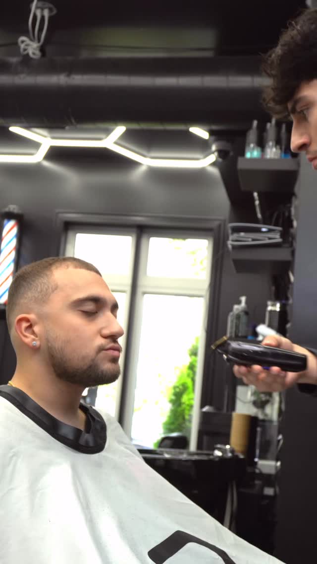 Mid fade. Clean finish.
💈First Class Hair Studio | Brampton, ON📍
#FirstClassHairStudio #BramptonBarber #BramptonFade #fade #FadeGameStrong #OntarioBarbers #BramptonHaircuts #BramptonGrooming #BarberLifeCanada #BramptonStyle #BarberJobsBrampton #NowHiringBarbers #BarberLifeON #BarbersOfOntario #BramptonTaperFade