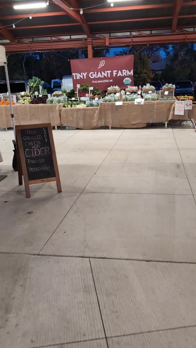 Walk right up and grab some fresh veggies! It's a wintery-feeling day but we've got lots of great fall produce!